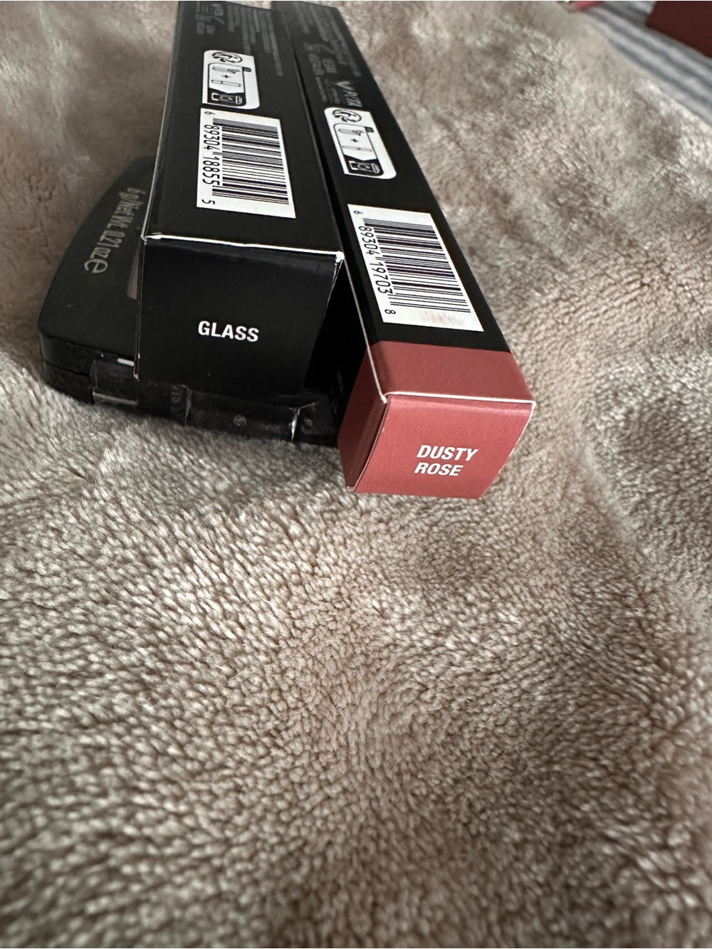Lip products (makeup) - Picture 2 of 2